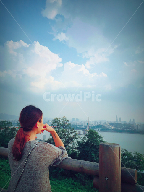 하늘,구름,뭉개구름,공원,풍경,한강공원,sky,하늘빛,cloud,자연,여성,뒷모습,바라보기,생각,자연스러운,하늘공원,나무,한강,가을,옆모습,느낌,인물,사람,여자