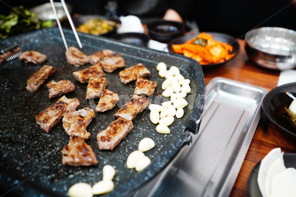 한우,소고기,육류,육식,한식,식사,음식,푸드,안주거리,먹거리,구이,술안주,음식,식재료,요리,food,cook,meal,dishes,food reserves,육류,고기,meat,한식,한국음식,한국요리,korean food,korean dishes,korean meal,korean cook