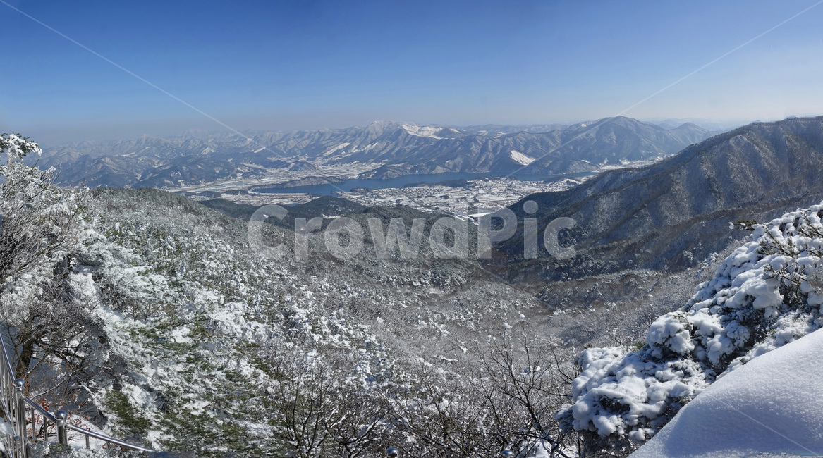 산,자연,겨울,풍경,모악산,눈,snow,전북,완주군,숲,경치,힐링,길,산보,등산,숲길,마실길,둘레길,트레킹,아웃도어,forestroads,roads,foreststrekking,mountainclimbing,outdoor,hikers,people,naturelandscape,한국자연풍경,한국자연경관,koreanature,landscape,mountain,outdoors,옥외,mountainrange,산맥