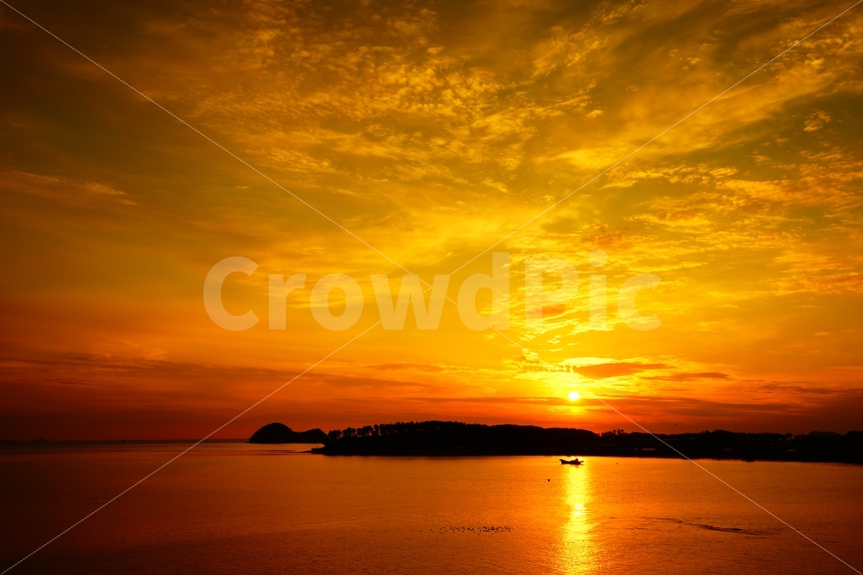 일몰,sunset,서해,서해바다,westsea,금빛바다,붉은하늘,sky,boat,배,감성,sensitive,안면도,여행,travel,자연,풍경,nature,landscape,실루엣,그림자,silhouette,shadow,outdoors,옥외,sunlight,햇빛,하늘,dusk,황혼,red sky,붉은 하늘,dawn,새벽
