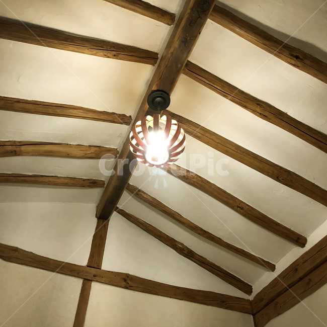 한옥,한국,한국미,서까래,처마,대들보,지붕,기와,전등,퓨전,천장,lightfixture,기와집