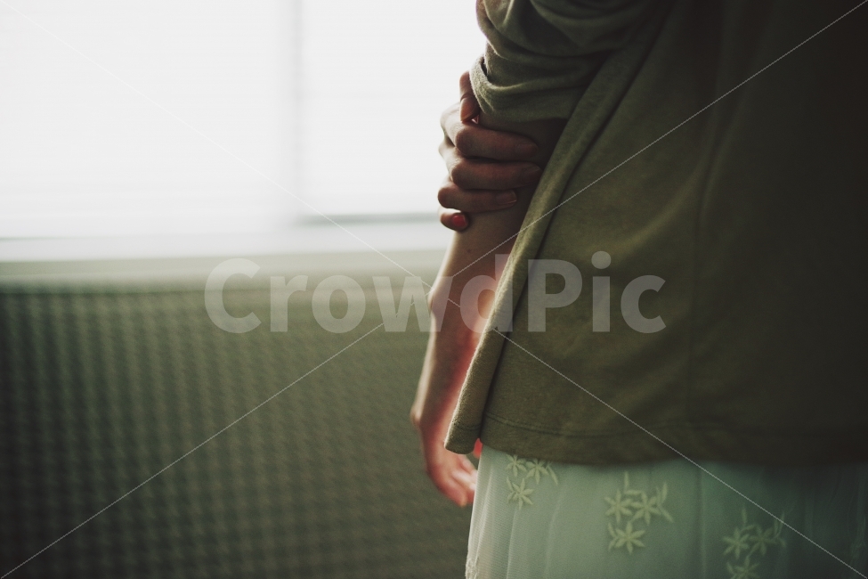 손,뒷모습,감성,감성사진,따뜻한사진,그늘,음영,그림자,사람,인물,인간,human,person,고독함,외로움,쓸쓸함,우울함,슬픔,lonely,solitary,감성,sensible,feeling