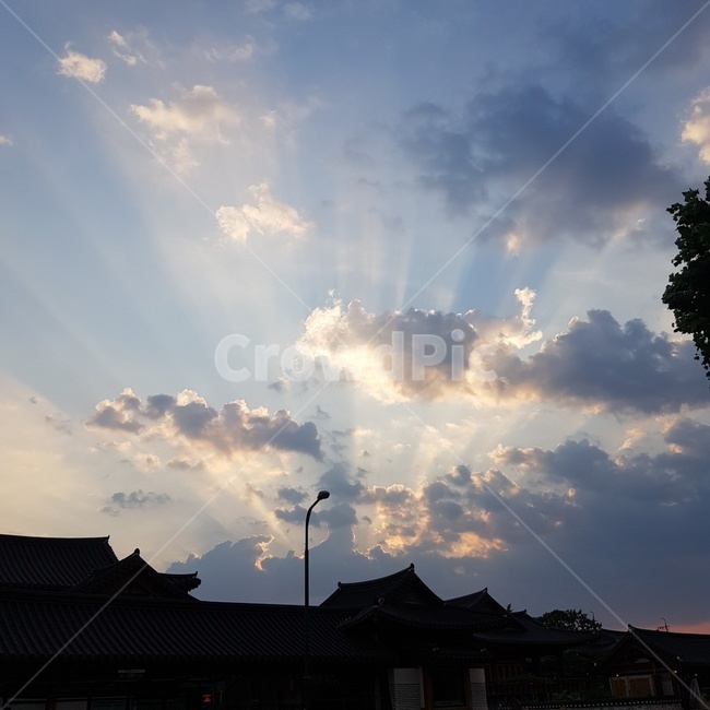하늘,구름,노을,맑은하늘,감성,초저녁,저녁감성,초저녁감성,대비,햇살,저녁하늘,노을빛