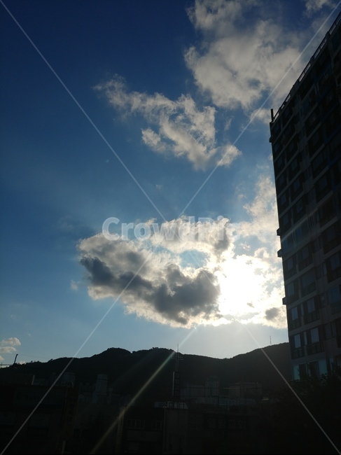 하늘,구름,태양,건물,역광,도시,풍경,city,landscape,light,빛,flare,플레어,sunlight,햇빛,office building,사무실 건물,building