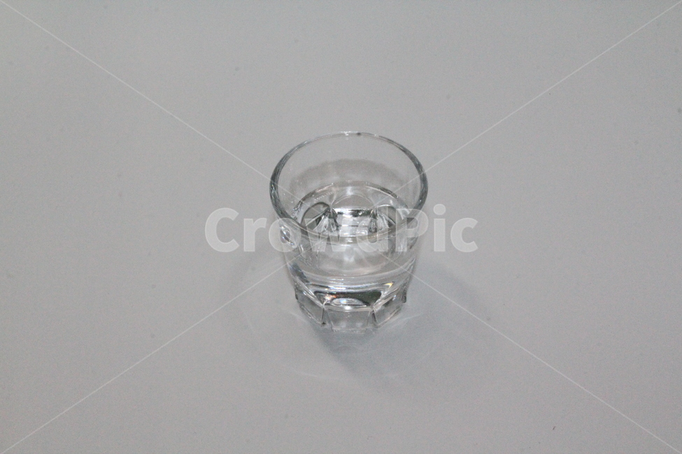 소주,소주잔,술잔,알콜,음주,한잔,소주잔들,투명,투명한잔,투명소주잔,사물,물건,오브젝트,thing,object,matter