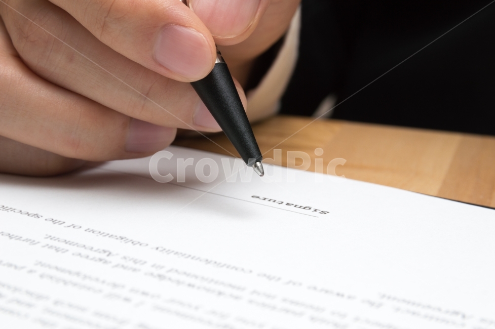 계약서,계약,비즈니스,문서,사인,싸인,비지니스,파일,종이,펜,컨셉,컨셉트,사무실,일,일터,성공,체결,계약체결,배경,이미지,배경이미지,파트너쉽,파트너,협약,협력,회사,긴장,결정,결정권,커뮤니케이션,연출,연출사진,스튜디오,볼펜,서류,서류철,work,office,sign,signature,job,partnership,company,business,contract,비즈니스,사업,business,service,work,사물,물건,오브젝트,thing,object,matter,학용품,문구류,사무용품,school supplies,stationery,office supplies