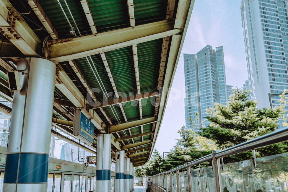 지하철,정거장,거리,풍경,하늘,도시,풍경,city,landscape,한국도시풍경,한국도시경관,korea cityscape,terminal,단말기,train,기차,transportation,교통,train station,기차역,vehicle,차량,handrail,난간,banister