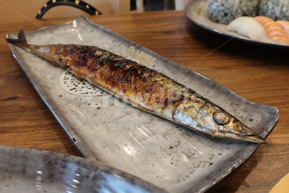 생선구이,꽁치구이,음식,sealife,해양생물,fish,물고기,herring,청어,animal,동물,어류,물고기,fish,음식,식재료,요리,food,cook,meal,dishes,food reserves,수산물,해산물,fishery products,seafood