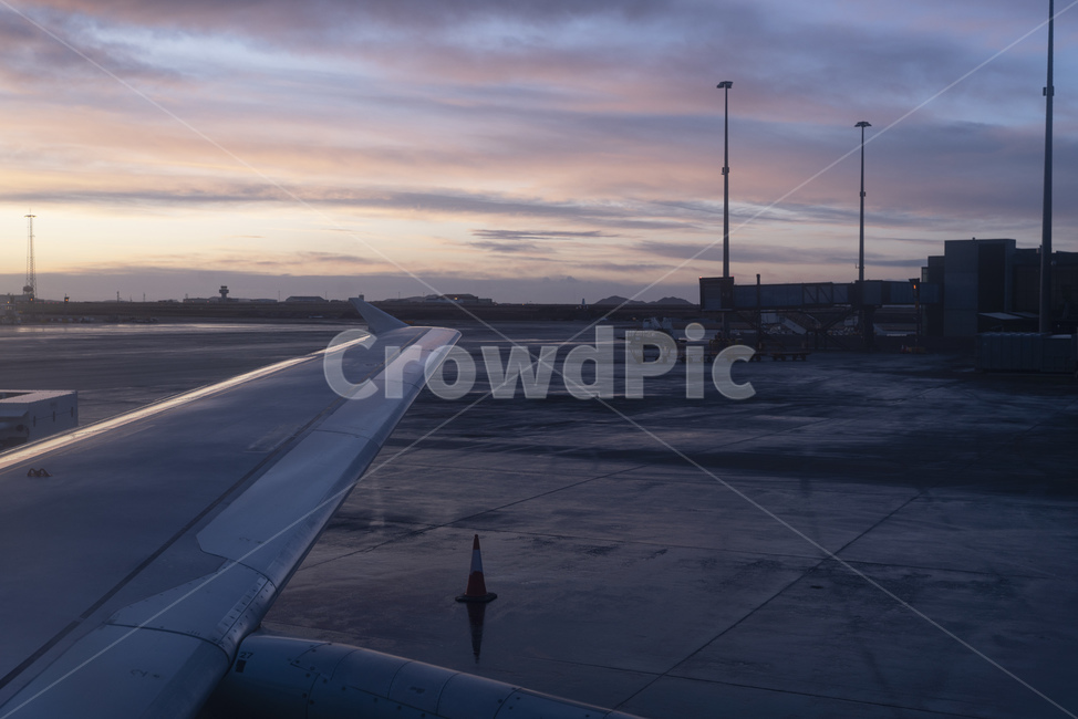airport,공항,airfield,비행장,일출,sunrise,시작,start,landing,착륙,도착,출발,교통,교통수단,traffic,transportation