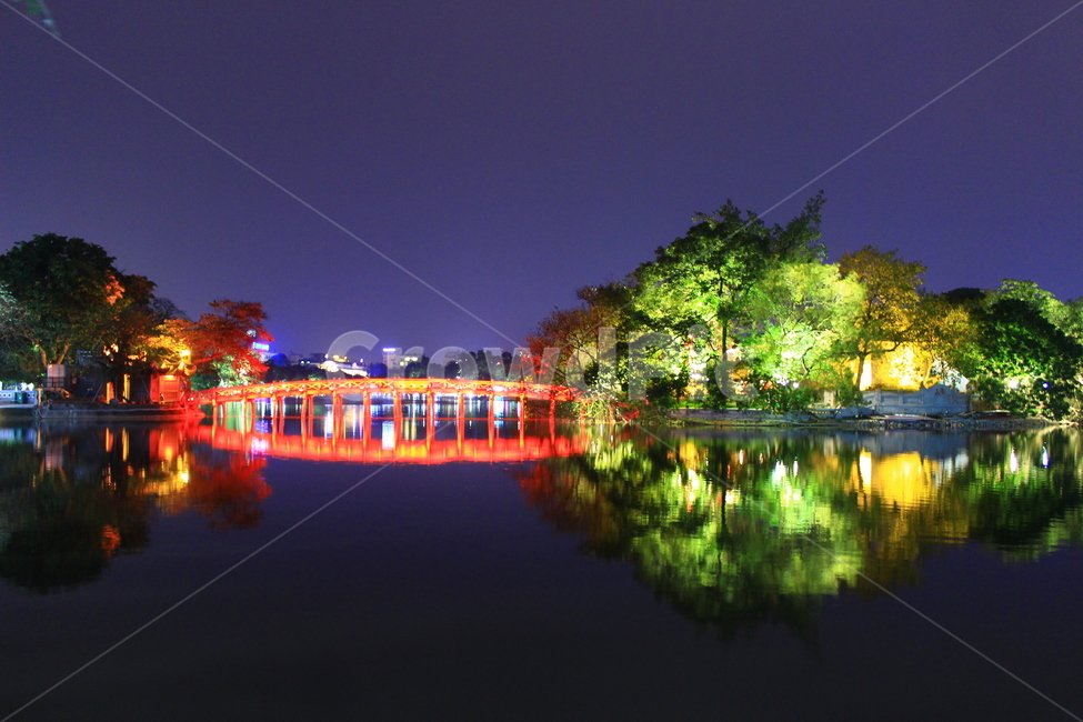 야경,풍경,하노이,호수,다리,밤풍경,호안끼엠호수,반영,데칼코마니,nightview,landscape,lake,decalcomanie,야경,밤,풍경,nightscape,night,landscape,도시,city,해외,외국,세계,foreign,oversea,world,세계도시풍경,해외도시풍경,외국도시풍경,world cityscape,building,건물,hotel,호텔
