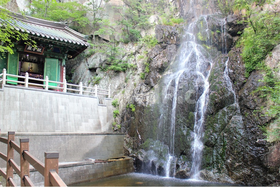 사찰,절,폭포,자연,풍경,temple,waterfall,nature,view,자연,풍경,nature,landscape,한국자연풍경,한국자연경관,korea nature landscape,한국전통,한국문화,korean traditional,korean culture,종교,신앙,religion,belief,faith,water,물,river,강,outdoors,옥외
