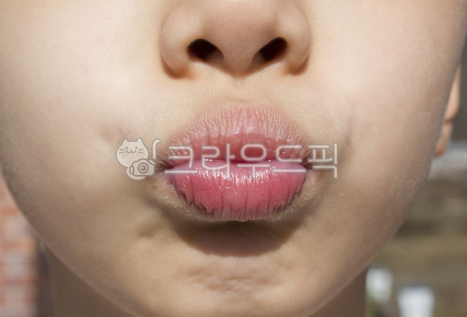 nose,close up,expression,Lips,Character,anatomy,body parts,kid,body,kiss,face,mouth,an Asian,children,person,Boys,man,child
