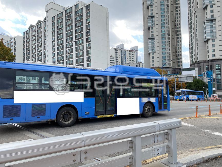 bus,commercial,commercialadvertisement,square billboard,outdoor advertising,sign board,citybusadvertisement,outdooradvertisement,Mockup image,commercialbillboard,busadvertisement,advertisingdesign,emptied,billboard,emptyspace,empty place,background,bus ad