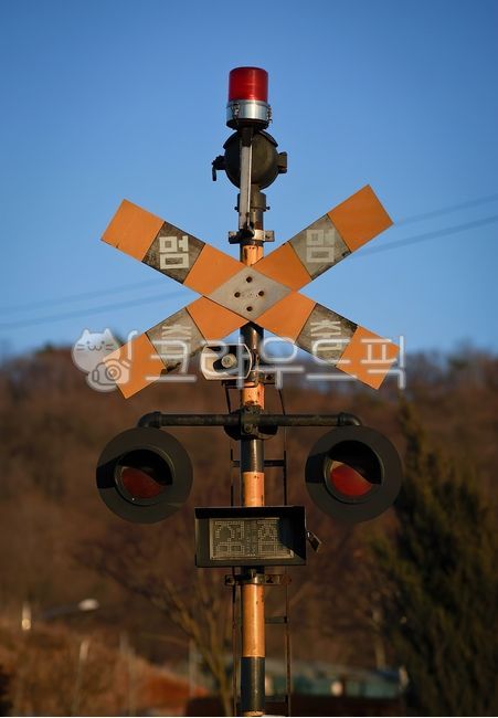 Stop for now,train road,signal violation,stop sign,Traffic Light,signal