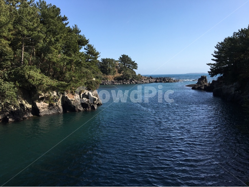 경계,바다와강의경계,제주,겨울,봄,자연,풍경,nature,landscape,한국자연풍경,한국자연경관,korea nature landscape,제주도,jeju,jeju island,water,물,outdoors,옥외,shoreline,해안선,land,땅,ocean,대양,sea,바다,promontory,곶