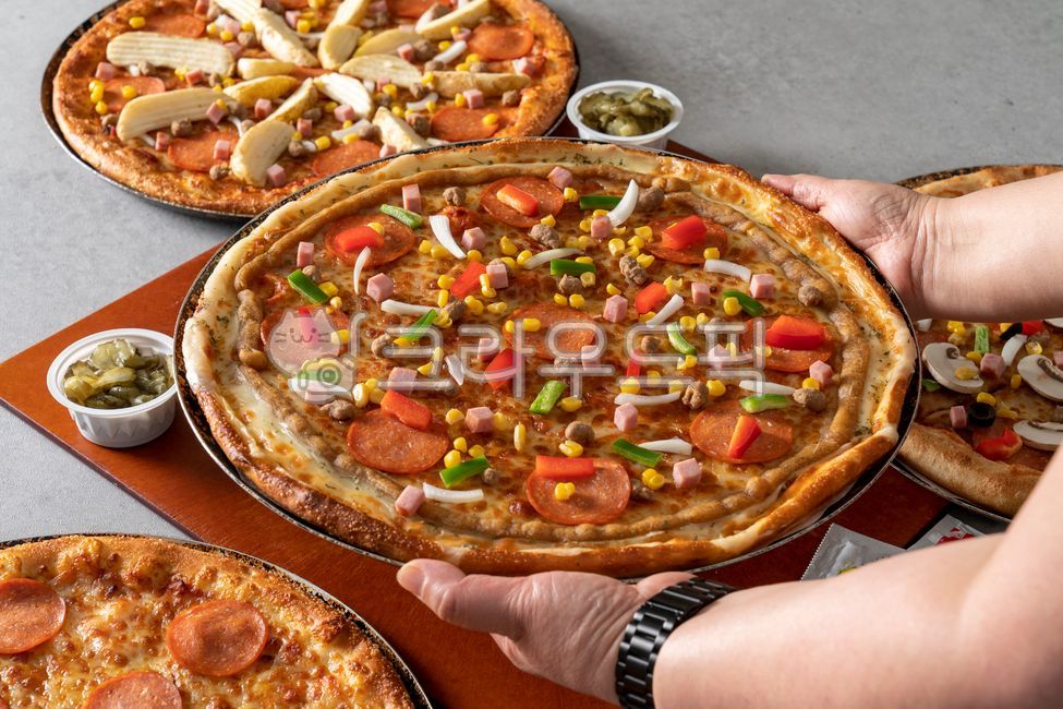 Cheese Crust,Totato,tomato,Cheese Gold Pizza,pepperoni,food,cheese,gold,pizza,ham,potato,Italy