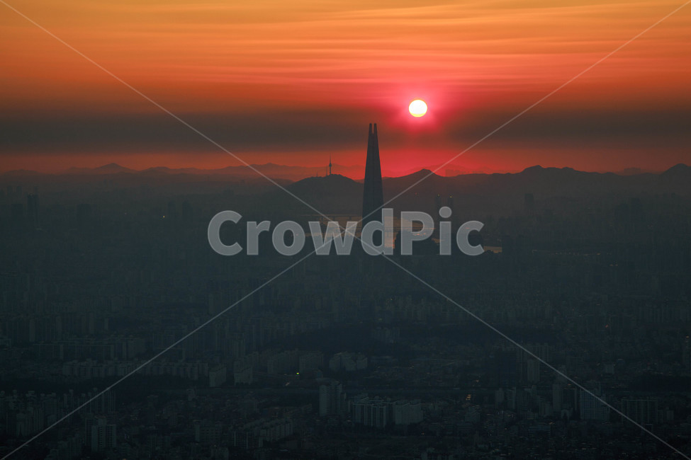 서울,야경,롯데월드타워,잠실,붉은해,미세먼지,안개,도시,풍경,city,landscape,한국도시풍경,한국도시경관,korea cityscape,랜드마크,landmark,tourist attraction,한국랜드마크,한국관광지,한국명소,korea landmark,korea tourist attraction,실루엣,그림자,silhouette,shadow,건축물,건물외관,exterior,building,structure,architecture,construction,nature,자연,outdoors,옥외,sky,하늘,red sky,붉은 하늘,sunset,일몰,dawn,새벽,dusk,황혼