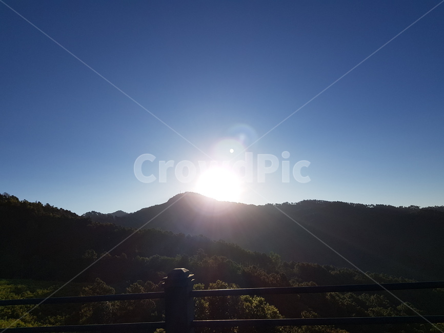 맑은하늘,태양,빛,자연,산,배경화면,태국,태국메홍선