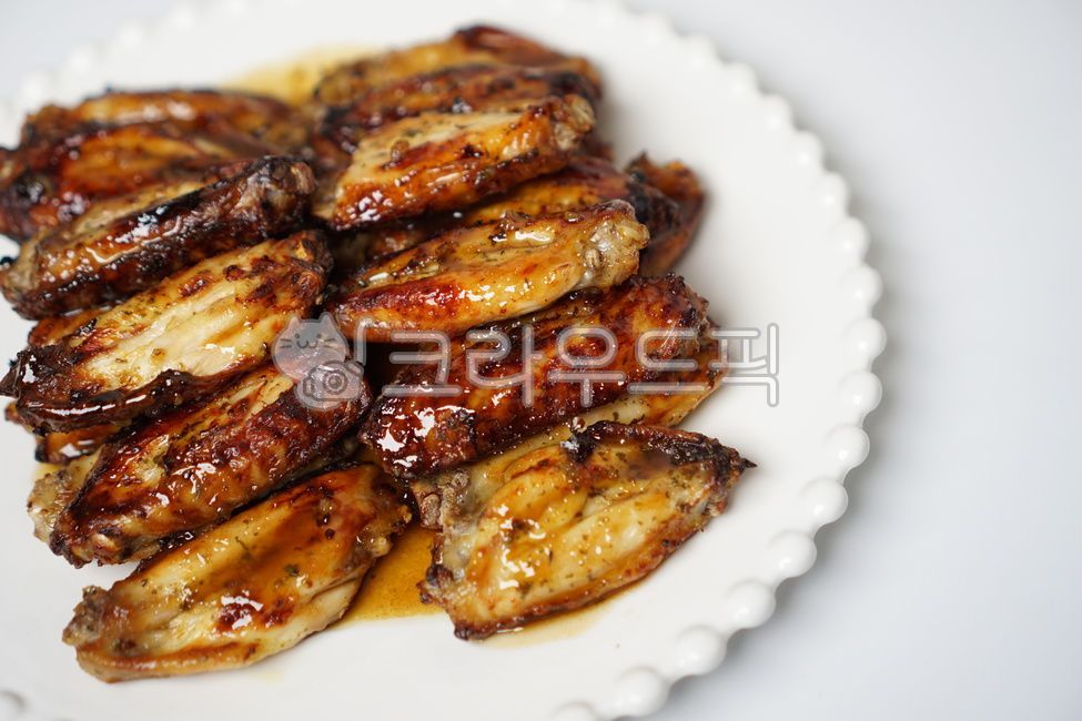 치킨,치킨윙,닭,닭날개,버팔로윙,닭구이,로스트치킨,에어프라이어요리,에어프라이어치킨,닭고기,고기,식사,음식,간장소스,홈메이드,구운치킨,기름기,윤기,맛있는,먹음직스러운