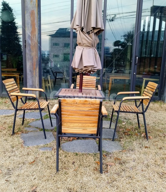 옥외,의자,chair,파라솔,탁자,유리창,야외,정원
