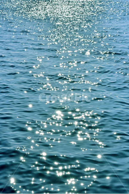 Light cracking,blue tone,wave,sea,reflect,bokeh of light,sea water,windless,nature,water,outdoor,silver wave,outdoors,blue,light,background,bokeh