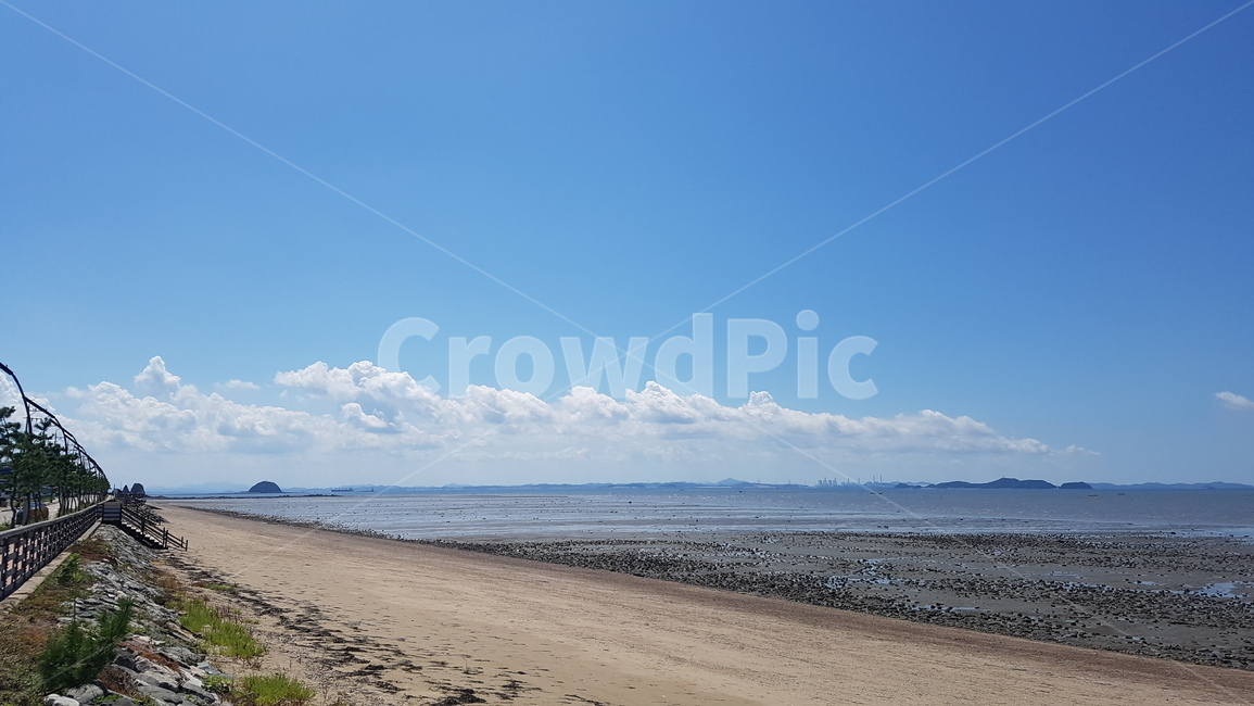 바다,해변,수평선,갯벌,여름,onhorizon,sunny,beachfront,horizon,onforeshore,naturalsite,panorama,coastal,coastline,shore,sand,sandy,foreshore,clouds,outdoor,vacation,summer,view,coast,ocean,beach,water,blue,sky,nature,sea,landscape
