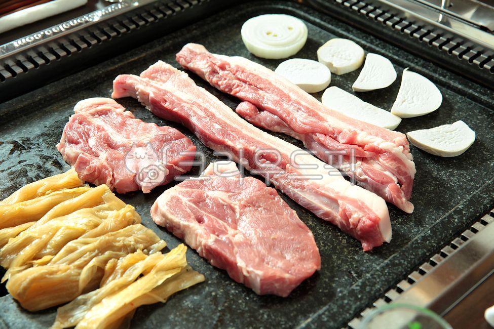 Pork dishes,stone tablet,lunch,Whole pork belly,onion,Meat restaurant,pork,Old paper,vegetable,Korean traditional food,pork belly,Domestic whole neck meat,whole neck meat,Grilled Pork Belly,Cool house,ingredients,tradition,cooking,mushroom,roast,Domestic 