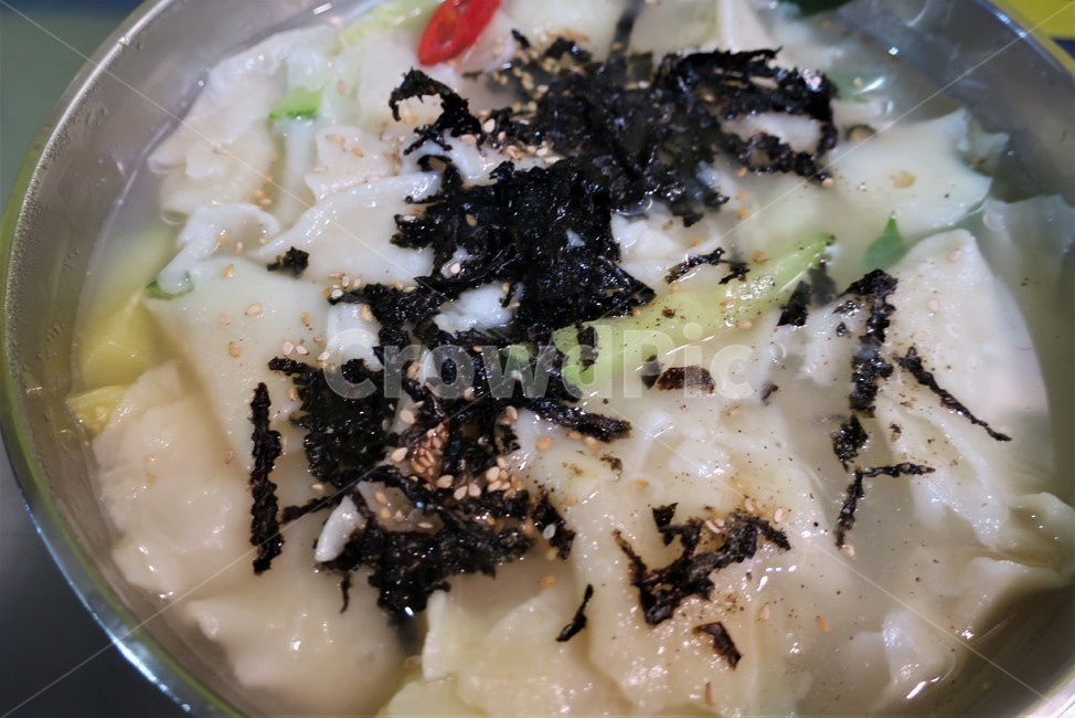 해물,수제비,한식,분식,음식,식사,국물,장국,밀가루,반죽,김가루,음식,식재료,요리,food,cook,meal,dishes,food reserves