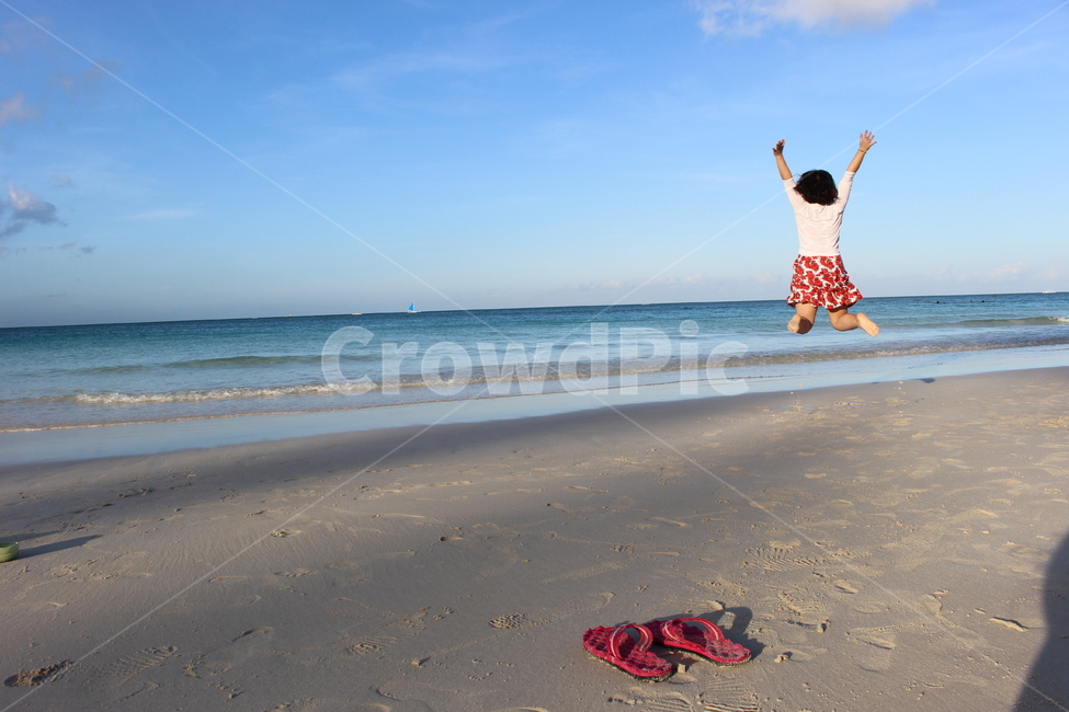점프,바닷가,여자,신나는기분,여름,해변,바다,beach,sea,사람,인물,인간,human,person,여성,여자,woman,female,lady,감정표현,기분,feeling,emotion