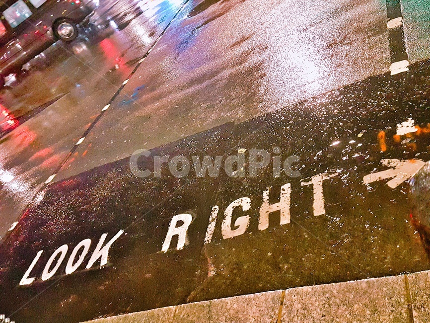 도로,횡단보도,야경,영국도로,lookright,비,비오는날,rain,rainy