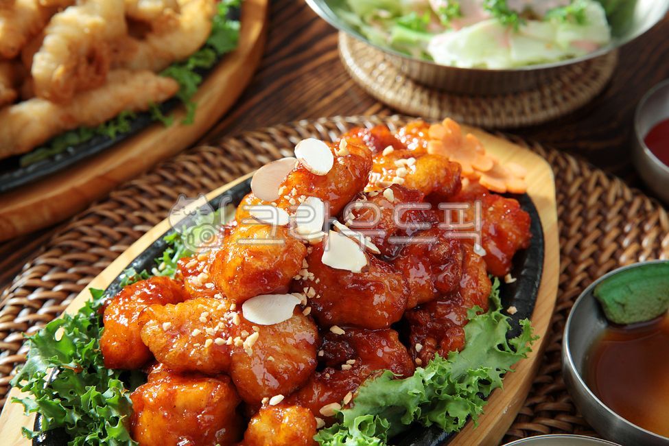 tray,seasoning,Blowfish Gangjeong,fried food,Rattan,sauce,Beaten defeat,magpie puffer fish,Abdominal tablets,bamboo stand,Korean food,healthy food,rattan support,cooking,nutritious food,rattan tray,delicacy,seafood,pufferfish,puffer dish,Korean cuisine,re