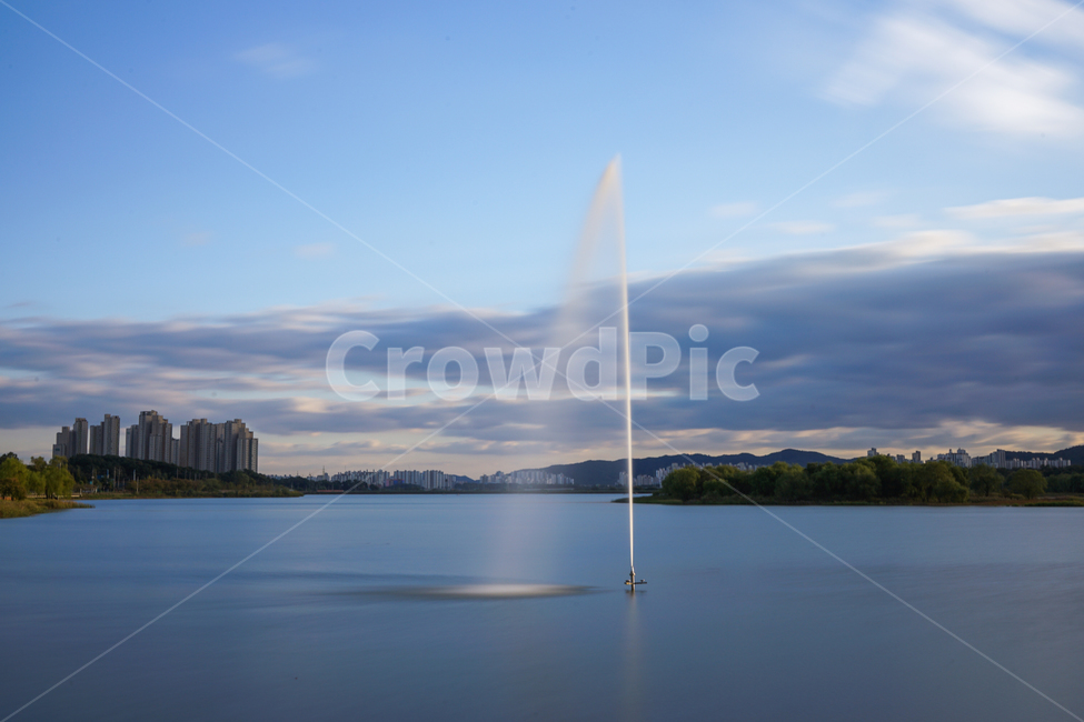 호수,반영,투영,하늘,구름,풍경,건물,저수지,도시,풍경,city,landscape,water,물,nature,자연,outdoors,옥외,land,땅