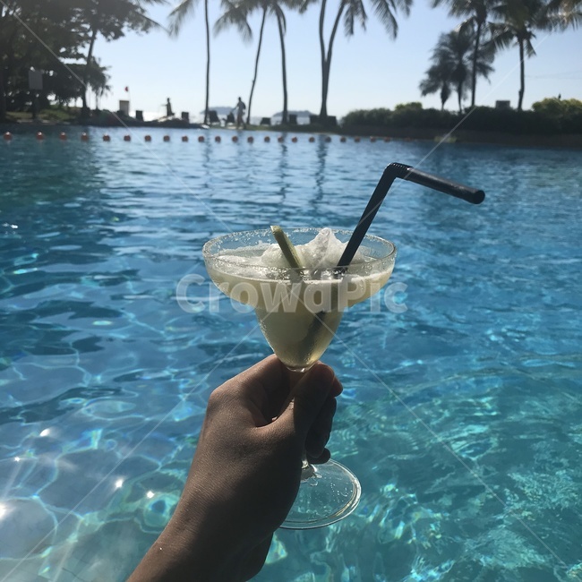 칵테일,바다,수영장,파랑,블루,술,여행,휴가,traveling,vacation,trip,술,주류,alcohol