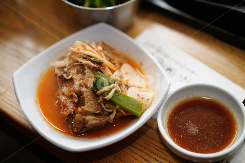 해장국,한식,국물요리,국물,음식,먹방,안주,뼈해장국,고기,육식,육류,돼지,먹거리,푸드,식사,음식,식재료,요리,food,cook,meal,dishes,food reserves,한식,한국음식,한국요리,korean food,korean dishes,korean meal,korean cook