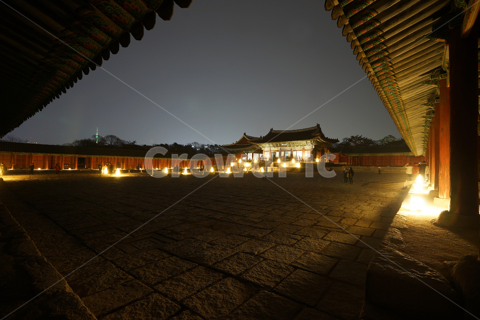창경궁,고궁,야경,창경궁야경,장노출,야경,밤,풍경,nightscape,night,landscape,한국전통,한국문화,korean traditional,korean culture,랜드마크,landmark,tourist attraction,한국랜드마크,한국관광지,한국명소,korea landmark,korea tourist attraction,건축물,건물외관,exterior,building,structure,architecture,construction,walkway,보도,path,통로,건물
