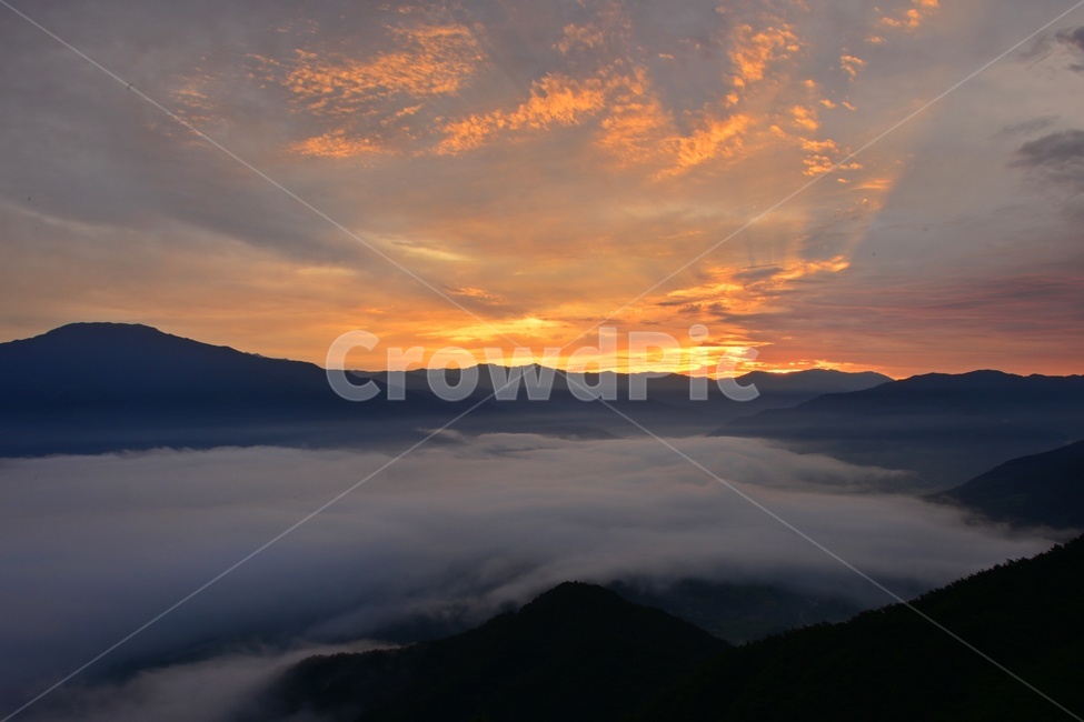sky,하늘,redsky,붉은하늘,dawn,새벽,nature,자연,outdoors,옥외,mountainrange,산맥,mountain,산,light,빛,flare,플레어,구례,사성암,사성암일출,사성암아침,일출,해돋이,여명,운해,경치,경관,풍경
