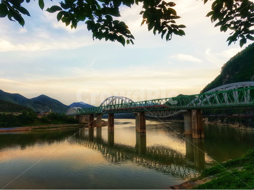 다리,석양,기차,노을,강,풍경,하늘,평화로운,한가한,자연,풍경,nature,landscape,교통,교통수단,traffic,transportation
