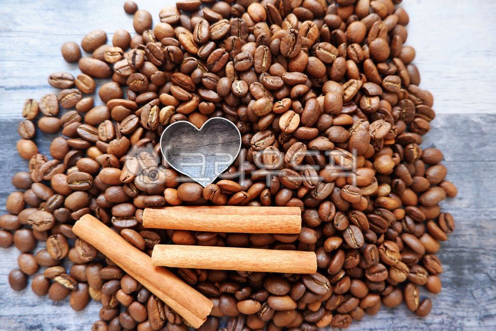 coffee bean,Coffee Shop,cinnamon,wooden table,Espresso,heart,coffee beans,coffee background,cafe,drip coffee,vintage,coffee,wood,table,coffeebeans