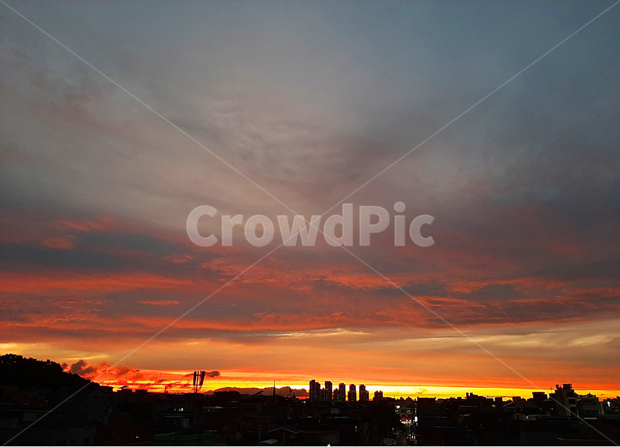 nature,자연,outdoors,옥외,dawn,일몰,sunset,붉은하늘,redsky,새벽,sky,하늘,dusk,황혼,노을,붉은노을,하늘구름,감성,처짐,퇴근길,옥상,도시전체,도시,노을느낌,해짐,해지는거,자연,풍경,nature,landscape,red sky,붉은 하늘