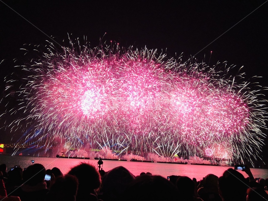 nature,자연,outdoors,옥외,인간,human,사람,person,폭죽,불꽃축제,해운대,해운대불꽃축제,해운대해수욕장,부산,부산명소,부산광광지,겨울축제,야경,밤,풍경,nightscape,night,landscape,축제,행사,festival,carnival,event