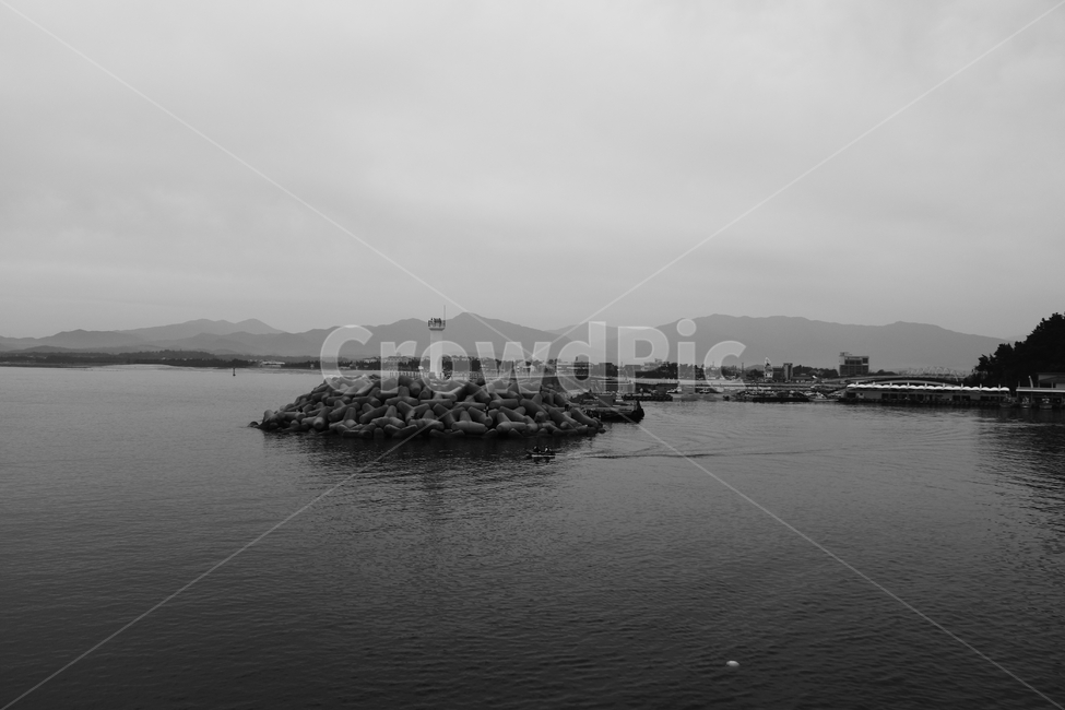 nature,water,shoreline,바다,sea,자연,해안선,등대,흑백사진,등대,lighthouse,흑백,모노톤,monochrome,black and white