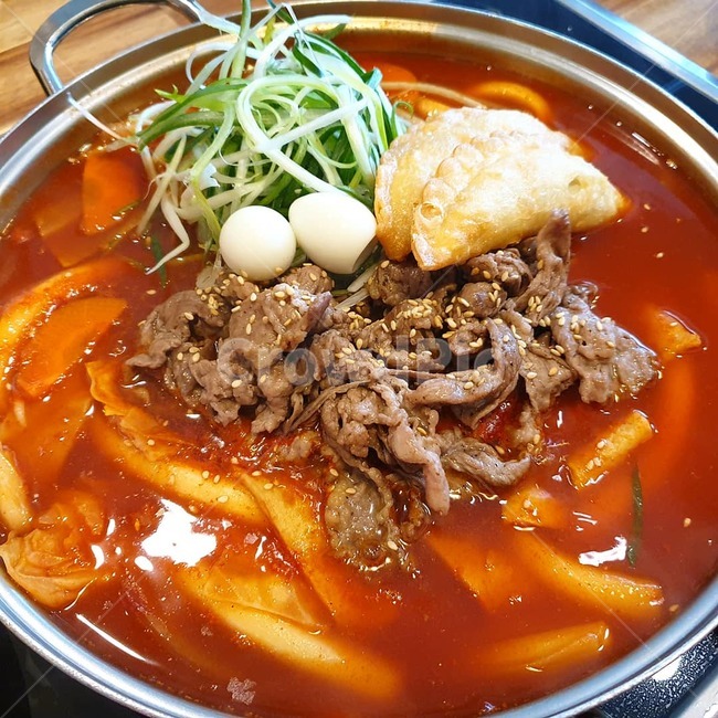 떡볶이,볶음밥,음식,차돌박이,플레이팅,맛집,식재료,푸드,매운,닭도리탕,군만두,만두,전골,한우,소고기,돼지고기,음식,식재료,요리,food,cook,meal,dishes,food reserves