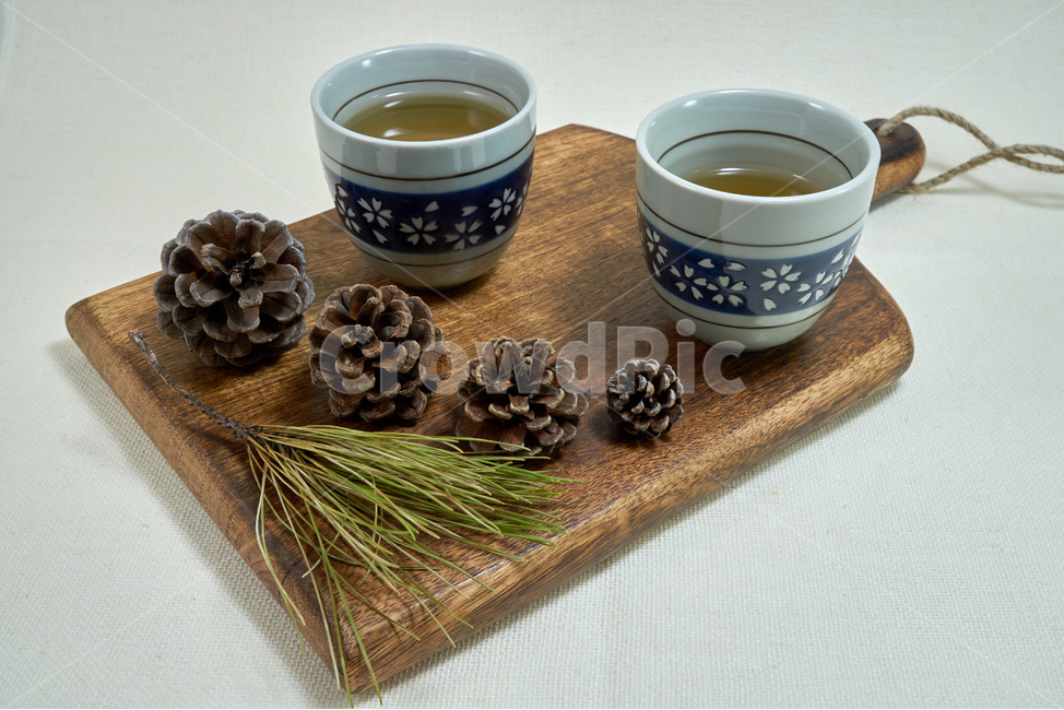 녹차,전통차,차,음료,찻잔,한국전통,솔잎,솔방울,greentea,korean,teasets,teapot,traditional,bowl,drink,healthy,antique,hot,ceramic,teacup,old,한국전통,한국문화,korean traditional,korean culture,음료수,drink,beverage
