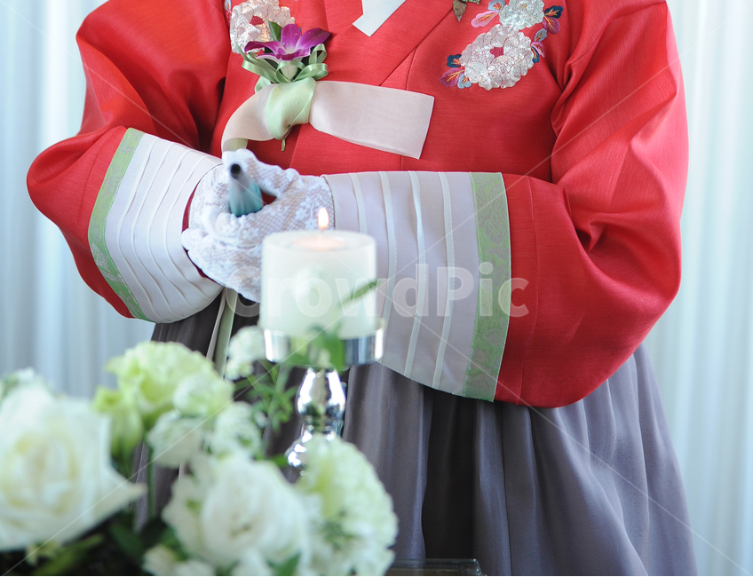 결혼,결혼식,어머니,한복,화촉,한복,한국전통의상,hanbok,korean traditional clothes,사람,인물,인간,human,person,여성,여자,woman,female,lady,결혼,혼례,웨딩,wedding,marriage,marry
