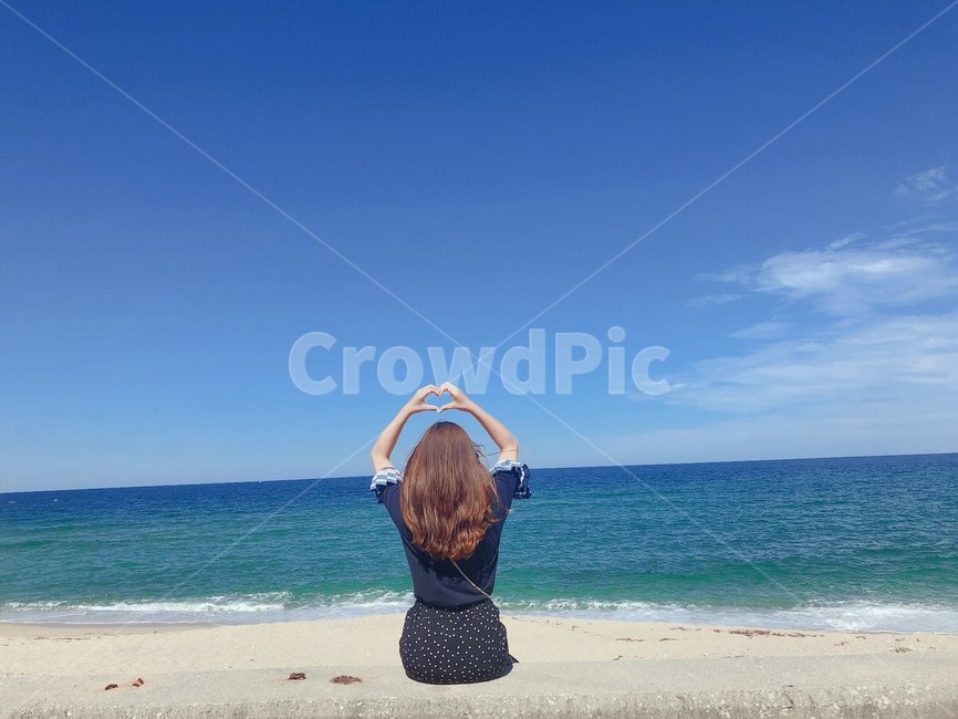 뒷모습,바다,감성,여자,여행,trip,바다여행,사람,옆모습,패션,도트,치마,하늘,배경,풍경,감성사진,필름,필름사진,파도,바람,lady,sky,실루엣,인물실루엣,여성,색감,색체,fashion,의류,clothing,강릉,해변,휴가,colorsense,하트,사랑,love,heart,ocean,자연,물,shoreline,해안선,nature,sea,사람,인물,인간,human,person,여성,여자,woman,female,lady