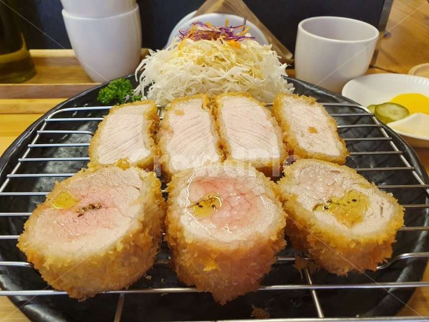돈까스,카츠,큐카츠,음식,레스토랑