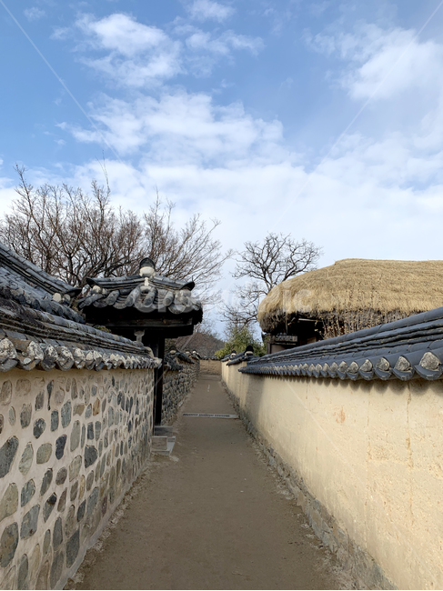 roof,지붕,한국,전통,한옥,초가집,벽,담,하늘,야외,outdoor,korea,tradition,brick,풍경,scenery,thatchedhouse,오두막,hut,안동,하회마을,한국전통,한국문화,korean traditional,korean culture
