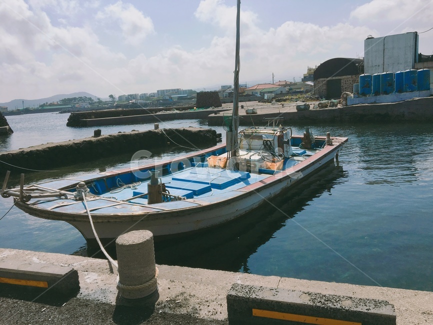 제주도,해변,협재해수욕장,파도,푸른빛,에메랄드색,배,오래된