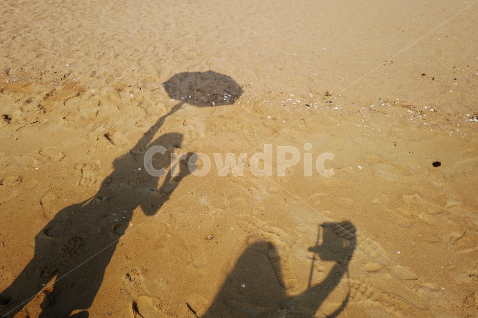 실루엣,사진찍기,모래사장,그림자,함께,바다,해변,바다,beach,sea,사람,인물,인간,human,person,인물실루엣,사람실루엣,character silhouette,human silhouette,여행,휴가,traveling,vacation,trip