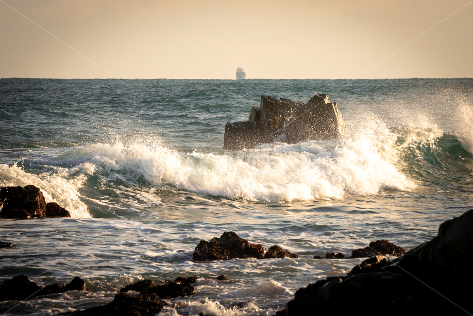 파도,겨울바다,느낌,감성사진,황금빛,바다,힘찬,자연,풍경,nature,landscape,sea,outdoors,옥외,ocean,대양,water,물,sea waves